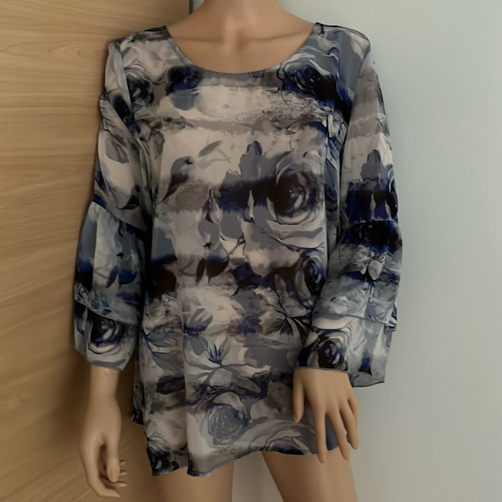 NWOT Quintessential. Woman’s  Tunic. Bundle Your Likes. Make an Offer.